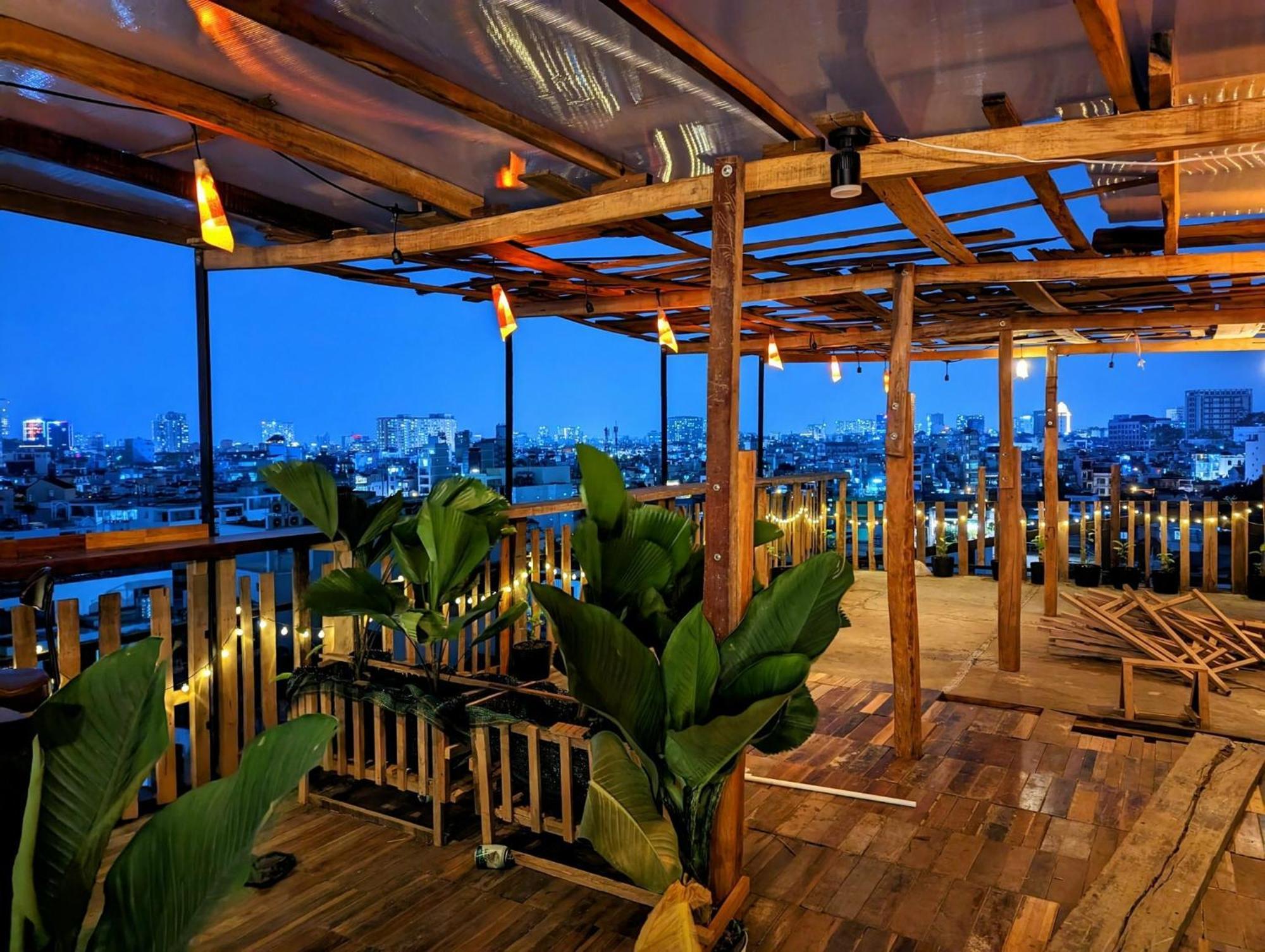 The Gk House Hostel, Ecolliving, Central City, Natural Wooden, Chill View Rooftop, Restaurant And Cocktail Bar Ho Si Minh-város Kültér fotó