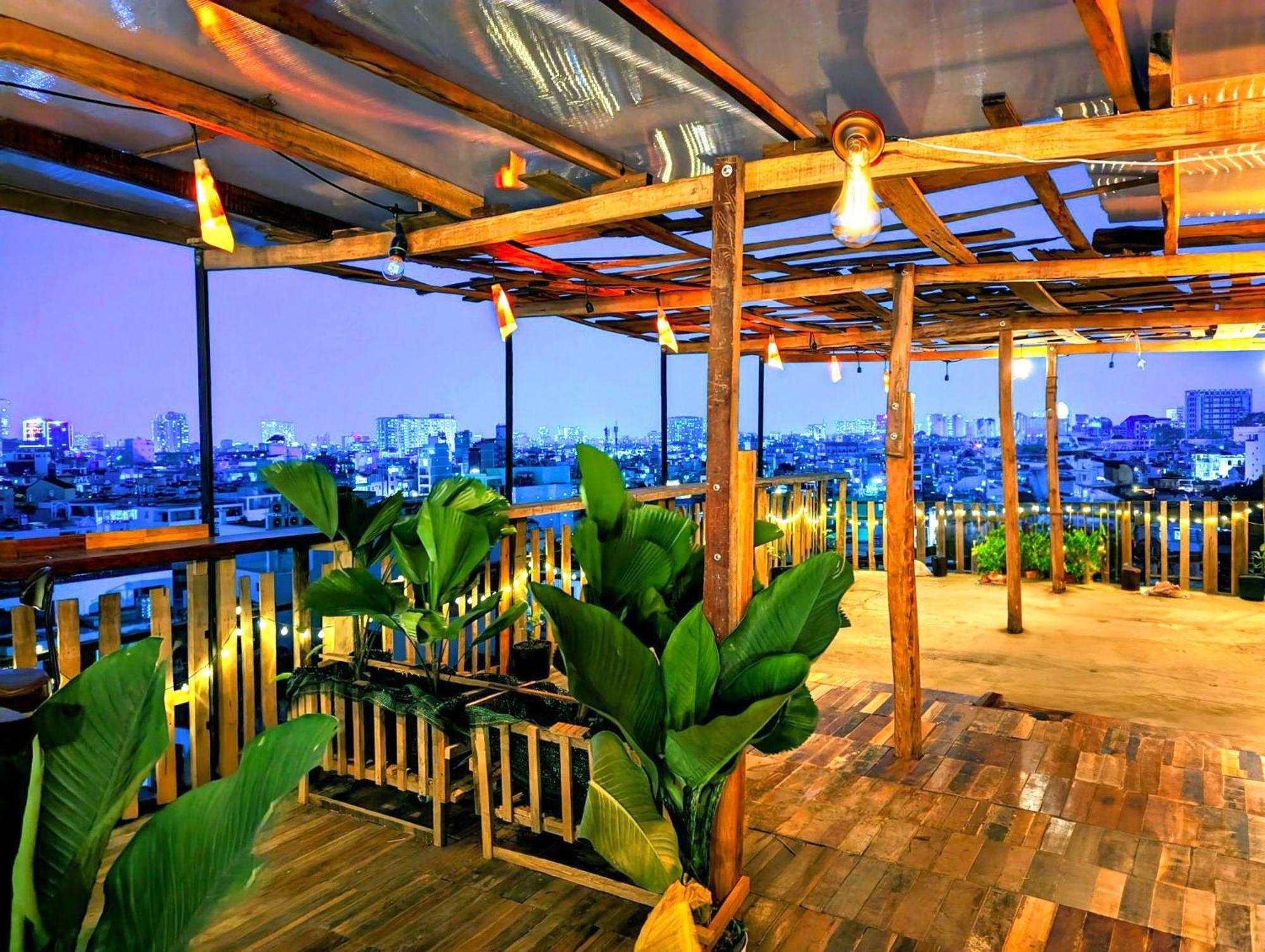 The Gk House Hostel, Ecolliving, Central City, Natural Wooden, Chill View Rooftop, Restaurant And Cocktail Bar Ho Si Minh-város Kültér fotó